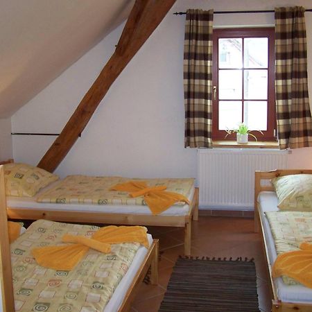 Restaurace A Penzion U Lva Karlstejn Bagian luar foto