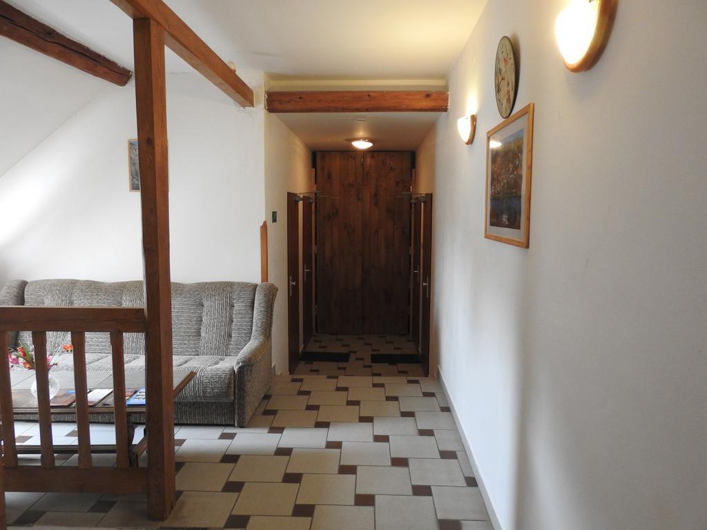 Restaurace A Penzion U Lva Karlstejn Bagian luar foto