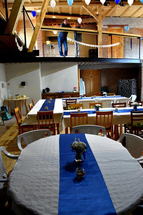 Restaurace A Penzion U Lva Karlstejn Bagian luar foto