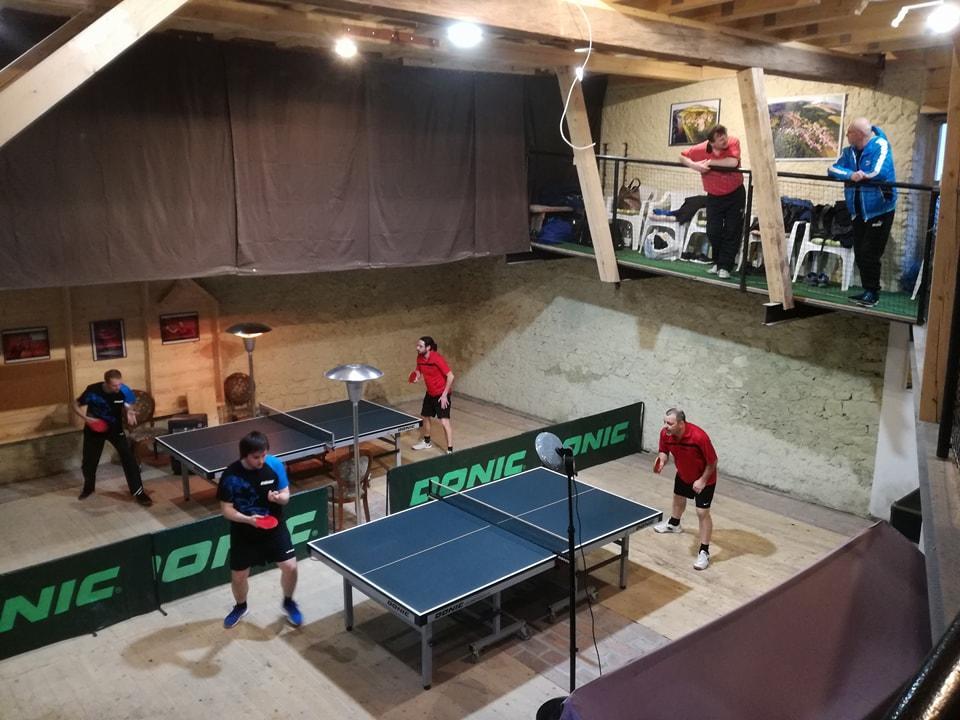 Restaurace A Penzion U Lva Karlstejn Bagian luar foto